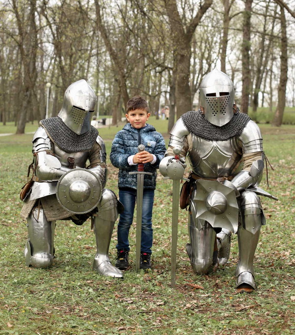 ребенок и рыцари